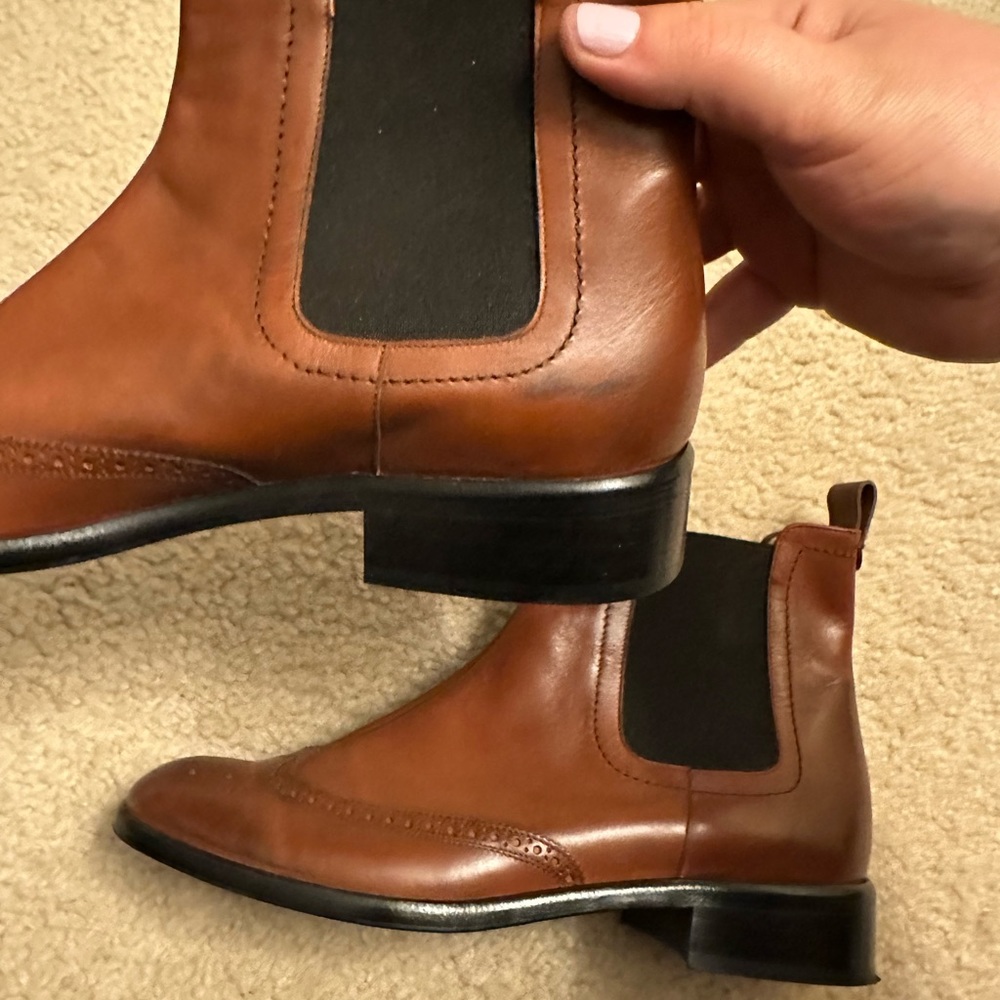 100% genuine leather boots. Made in Italy!